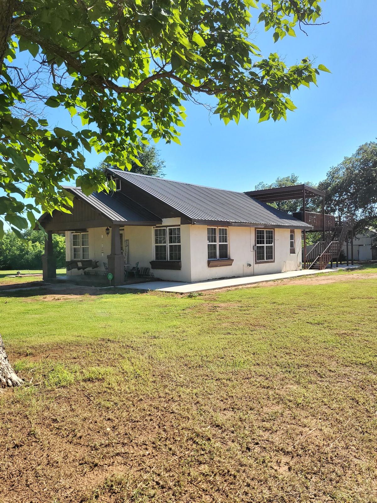 Relaxing Countryside Lakehouse. Houses for Rent in Fort Cobb