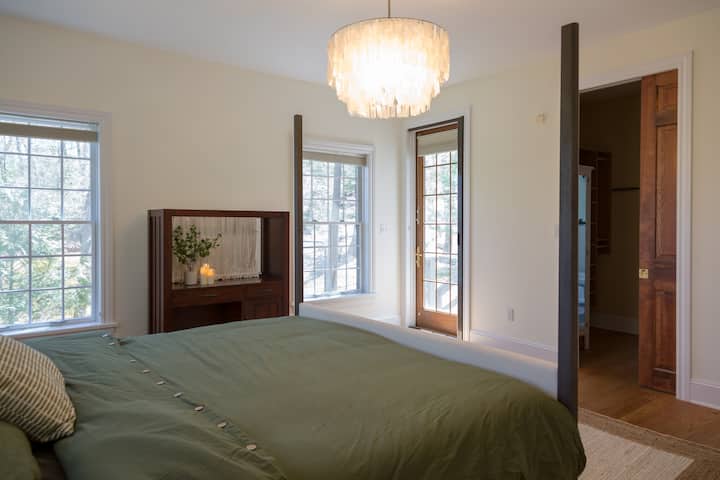 Master bedroom with King Bed