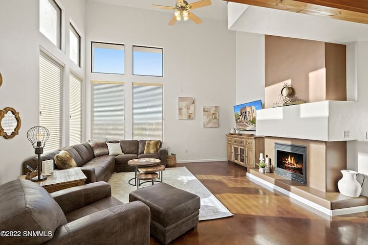 Spacious & Warm Home, Great Area, Mt Views - Las Cruces, NM