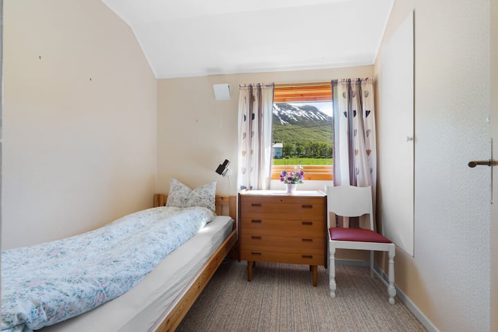 Tercer dormitorio con vistas a la montaña