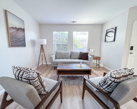 Spacious 3bd/2bath home in quite neighbourhood