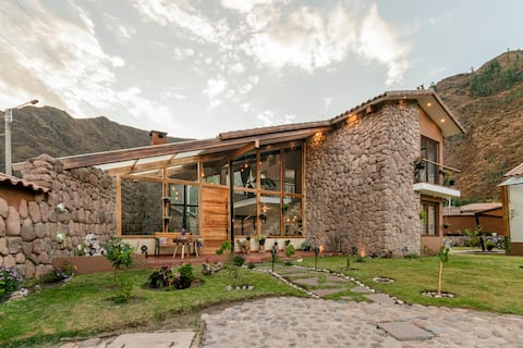 Hummingbird refuge in the Sacred Valley of the Incas