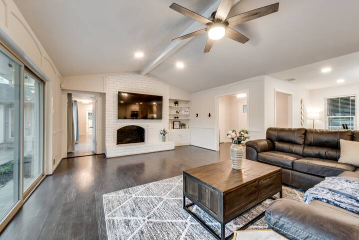 Luxury 4 Bedroom Villa with Pool gallery image 3