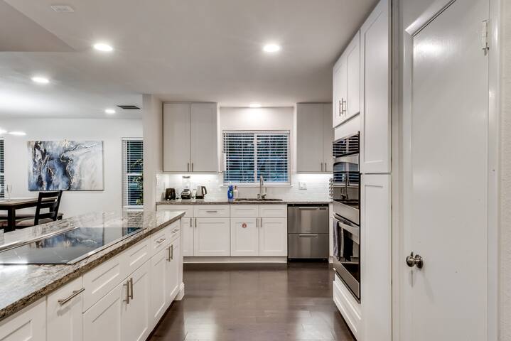 Luxury 4 Bedroom Villa with Pool gallery image 4