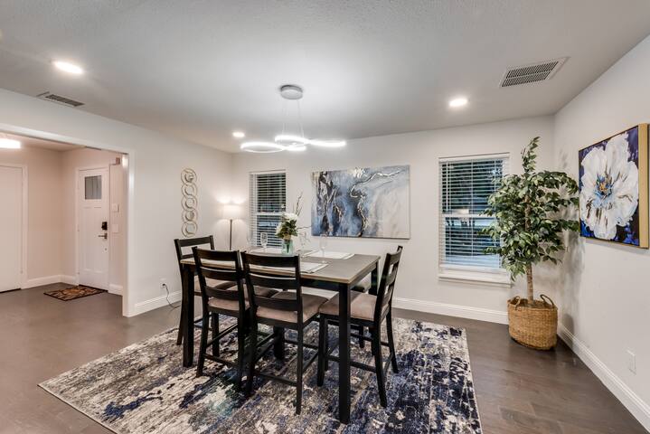 Luxury 4 Bedroom Villa with Pool gallery image 5