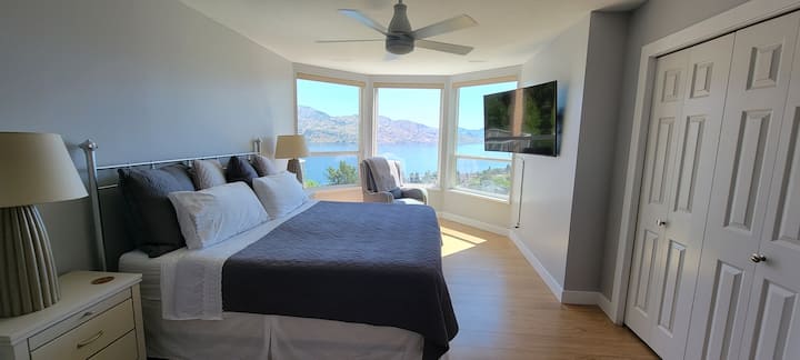 Views Await!! King suite, modern and spotless!