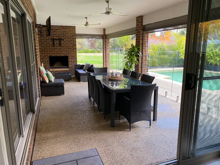 A Spacious Oasis for friends and families Houses for Rent in Moama