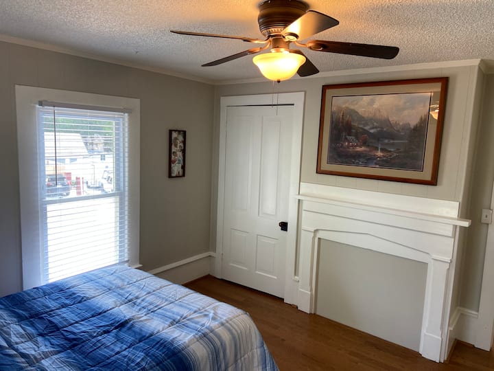 Quaint 1-Bedroom Apt in the heart of Mt. Holly