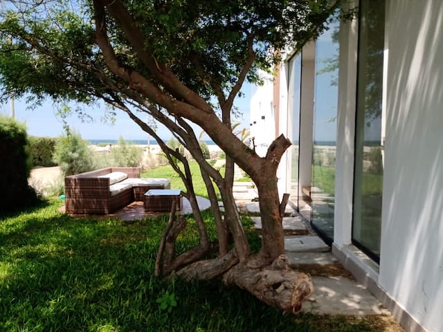 Entire home with 1 bedrooms in Talara - Bungalow VerdeMar con Jacuzzi frente al mar.
