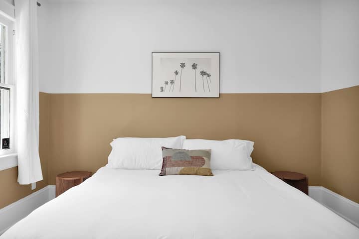 卧室1 -特大号床