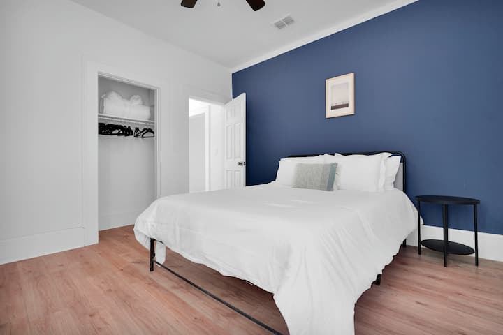 2号卧室-标准双人床