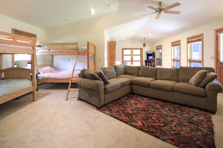 Flex Room - Bunk and lounge