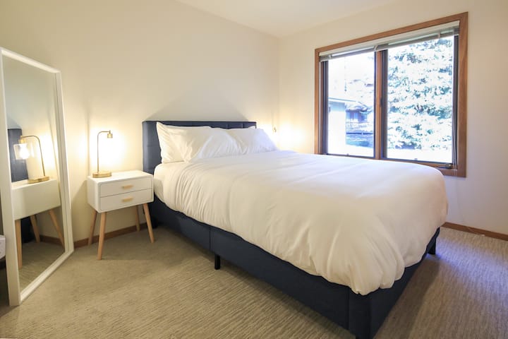 Bedroom #2 - Queen Bed