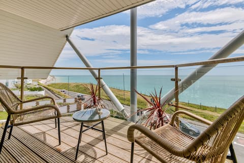 Cliff Top Heights-Beach front house near Brighton