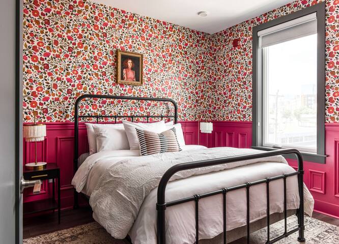 Casita Lulu • Downtown Designer Luxury Condo gallery image 2