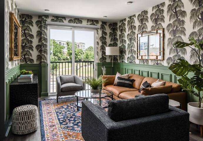 Casita Lulu • Downtown Designer Luxury Condo gallery image 5