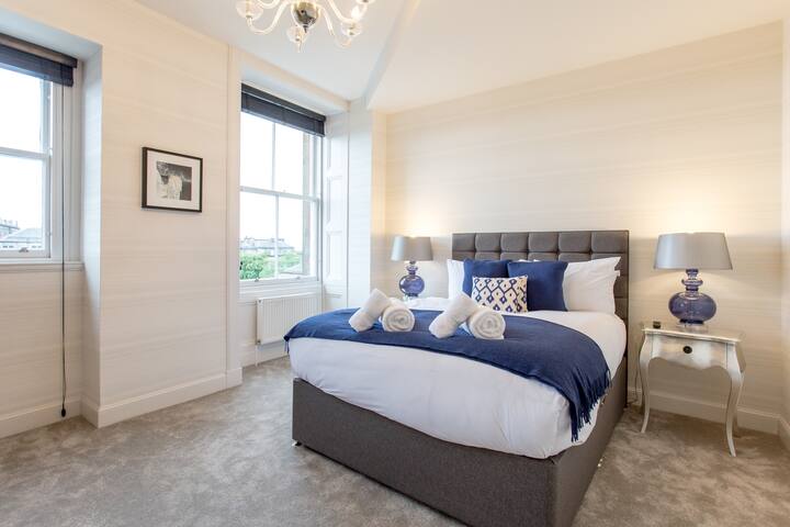 Exclusive 2 Bed w/ Free Private Parking, West End gallery image 2