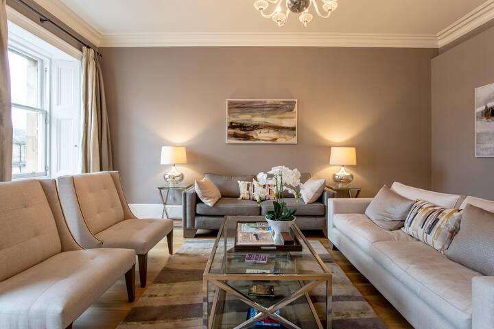 Exclusive 2 Bed w/ Free Private Parking, West End gallery image 5