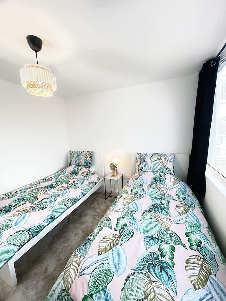 2 Single Beds (1st floor)