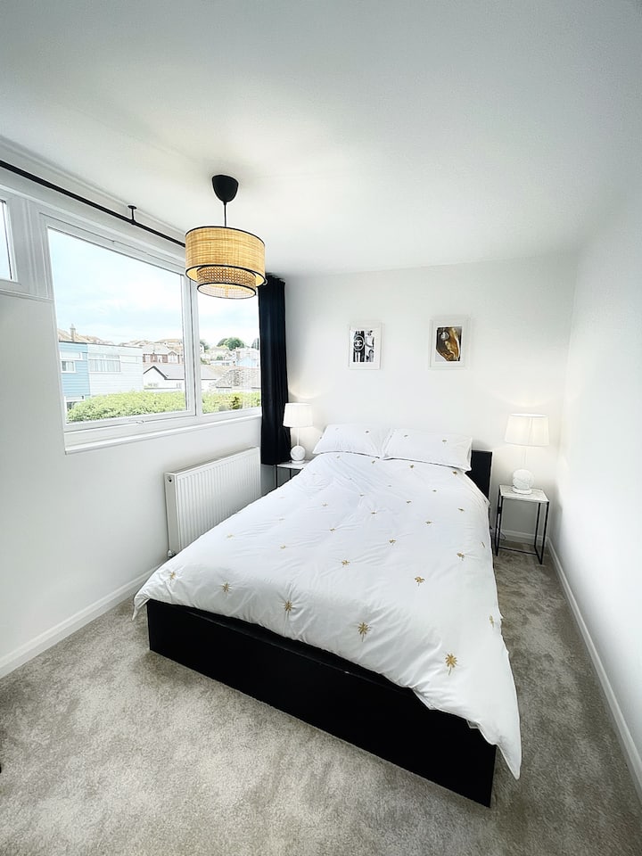 Double Bedroom (2nd floor)