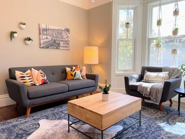Spacious Victorian in Noe Valley gallery image 2