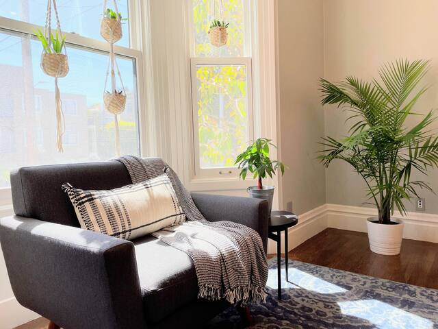 Spacious Victorian in Noe Valley gallery image 3