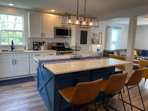 Newly remodeled near Zionsville. Upscale 2BR