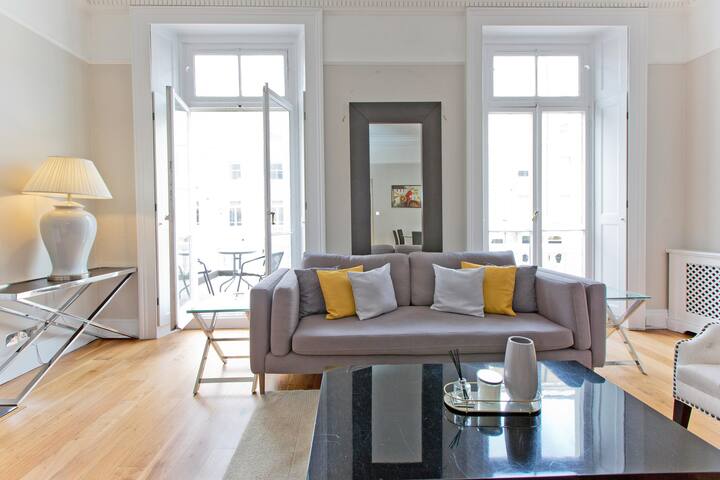 Elegant 2 bed in South Kensington gallery image 2