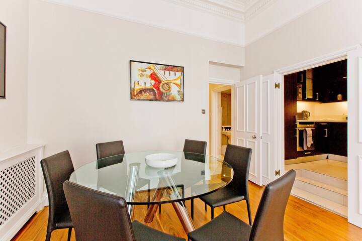 Elegant 2 bed in South Kensington gallery image 3