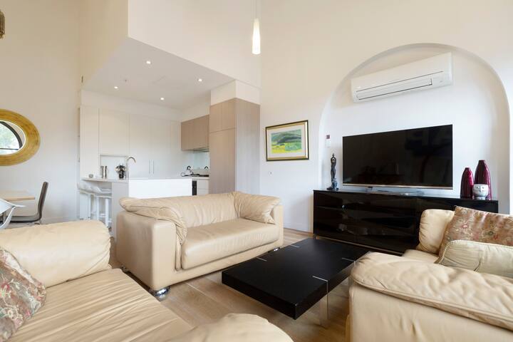 “The Sophia” Milan meets New York, in Melbourne gallery image 3