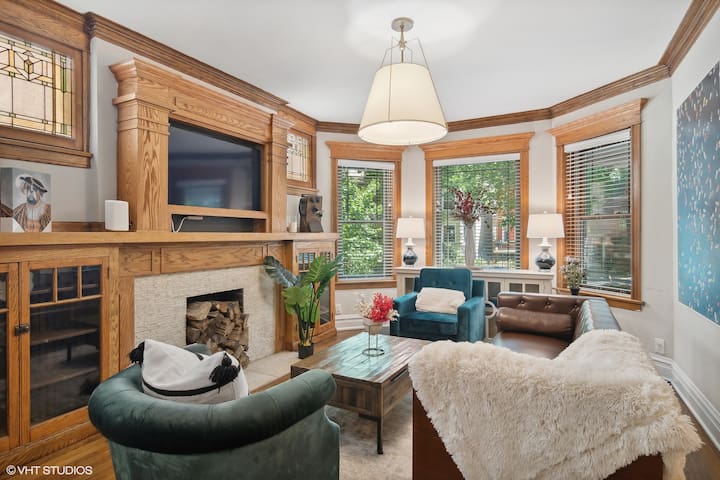 Exquiste 4 Bedroom Multi-Level Beauty