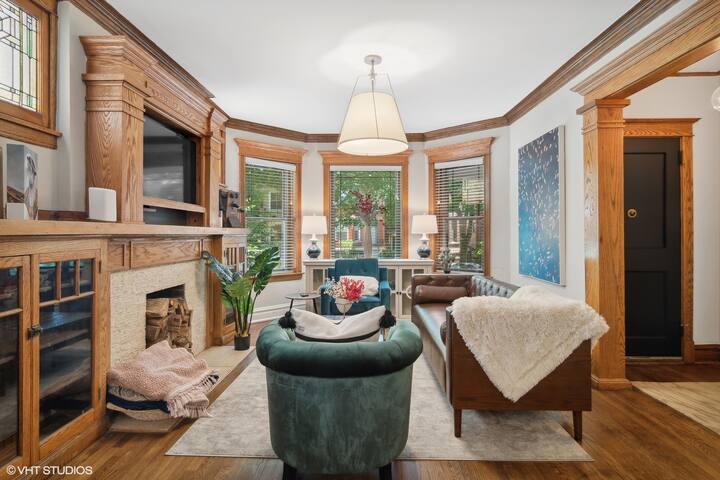 Exquiste 4 Bedroom Multi-Level Beauty gallery image 5