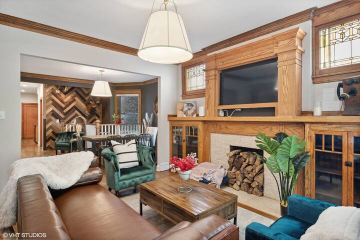 Exquiste 4 Bedroom Multi-Level Beauty gallery image 4