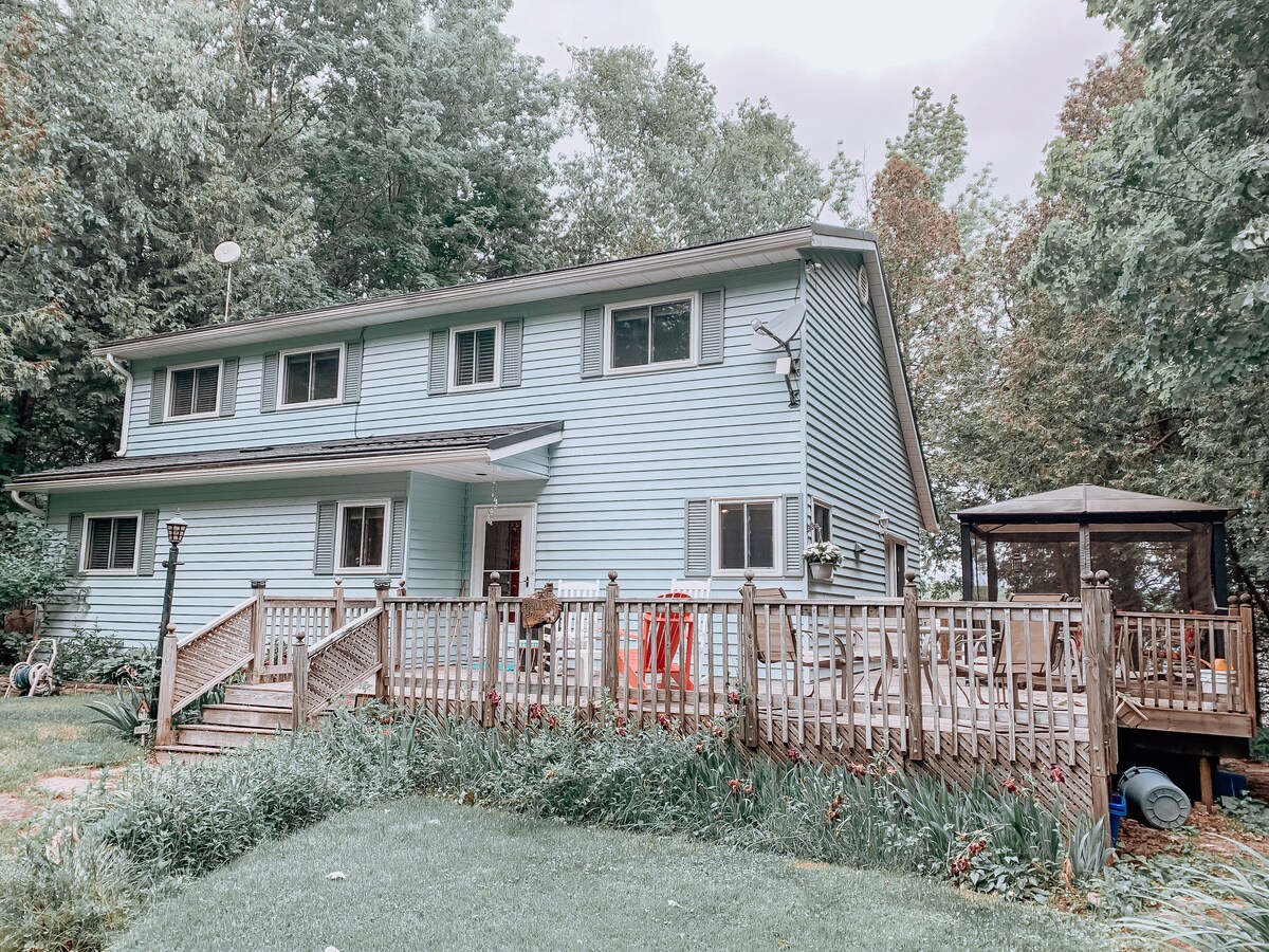 Bluffs Luxurious Lakehouse Cottages for Rent in Wiarton, Ontario, Canada Airbnb