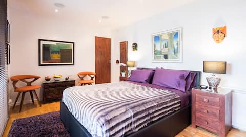 Successful Airbnb property: Romantic bungalow in Notting Hill Gate in City Of Westminster
