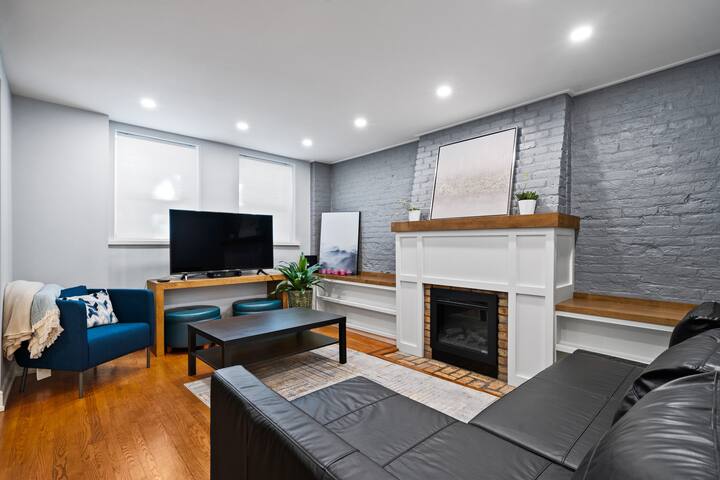 2 BR condo in the heart of Old Town gallery image 3