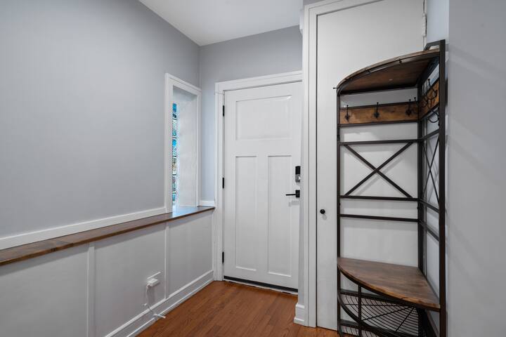 2 BR condo in the heart of Old Town gallery image 2