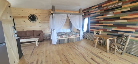 Lake Superior Honeymoon Suite near Pictured Rocks