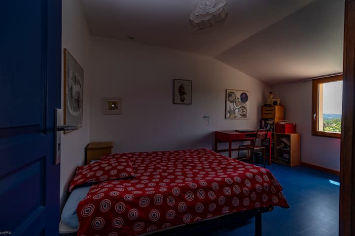 卧室4 ： 160张床，书桌区域