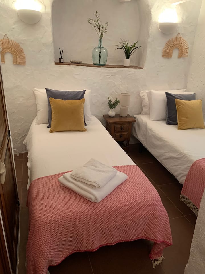 Segundo dormitorio (planta baja inferior)