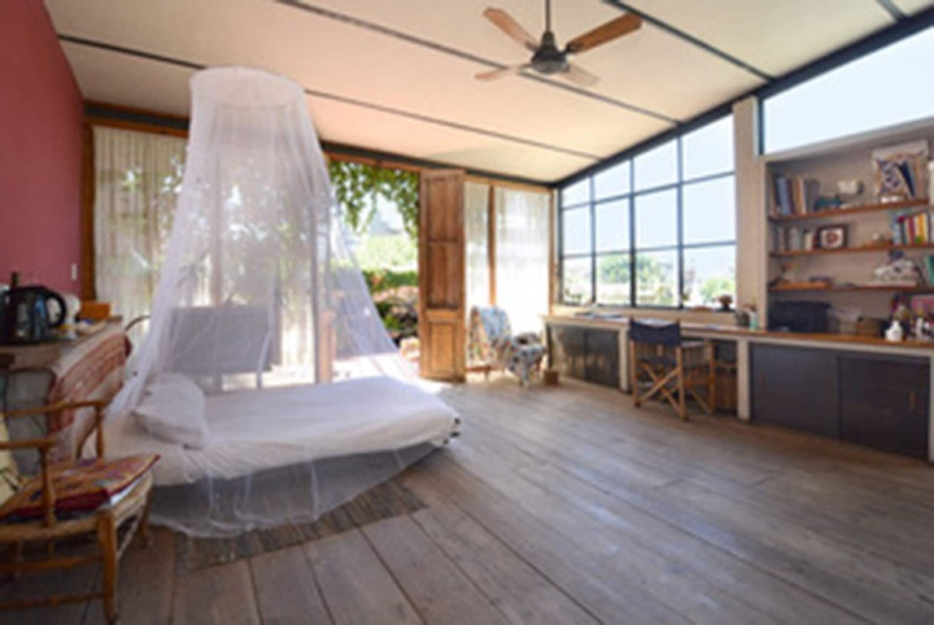 Loft com 1 dormitório em Colegiales com banheiro privativo e terraço