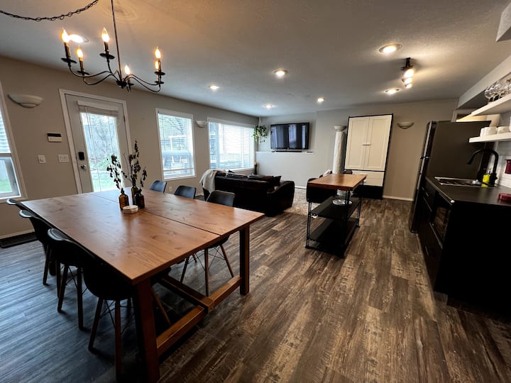 Spacious 2-bedroom Suite In Great Location - Calgary