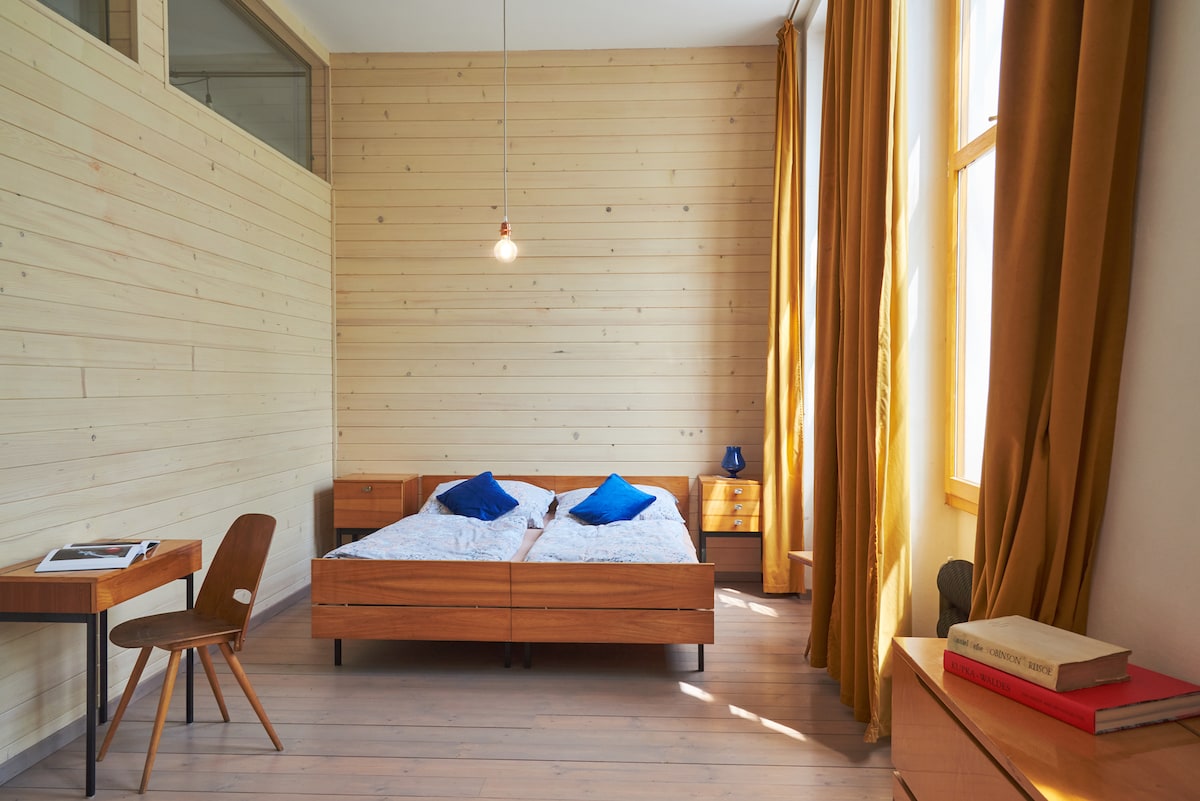 Ентериери на големи студија.