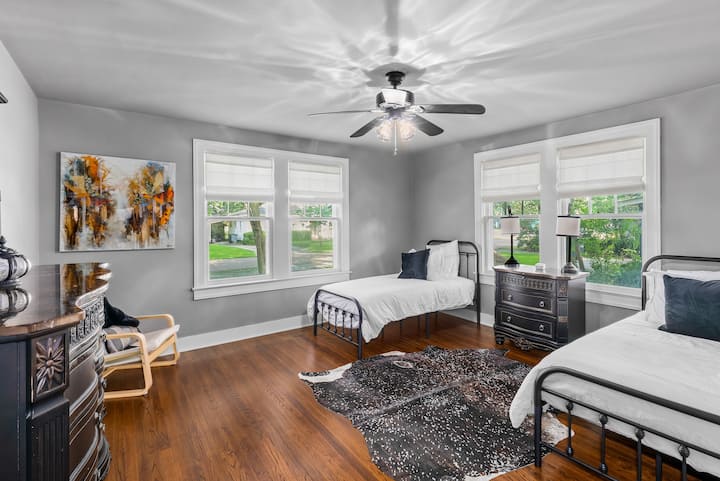 2 krevate dopio në dhomën e gjumit