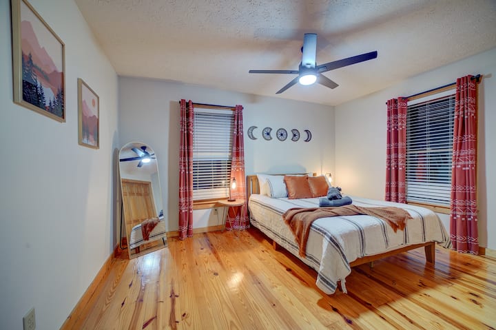 The "Red Room" is one of two bedrooms on the upper level. Queen bed, matching night stands and lights, ample closet space with luggage rack and hangers, and a full length mirror to make sure you're looking your best before heading out!