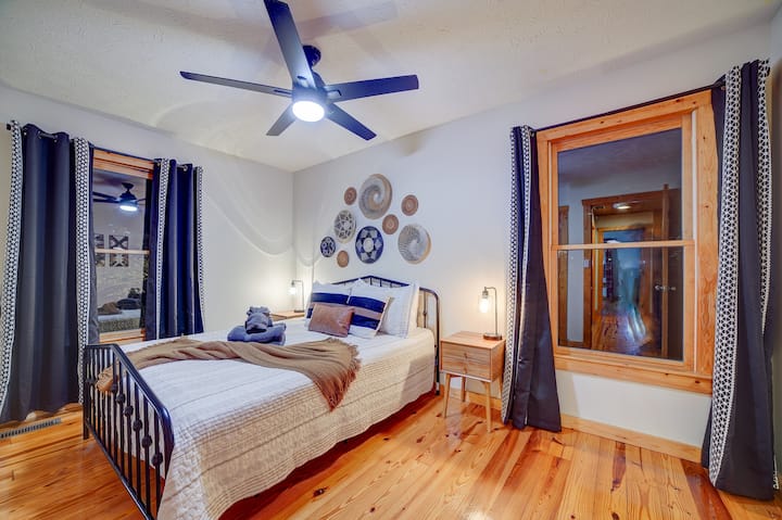 The "Black Room" is one of two bedrooms on the upper level. Queen bed, matching night stands and lights, ample closet space with luggage rack and hangers, and a full length mirror to make sure you're looking your best before heading out!