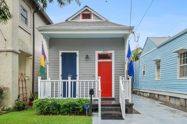 BEAUTIFUL MID CITY HOME, 1 BLOCK TO STREET CAR