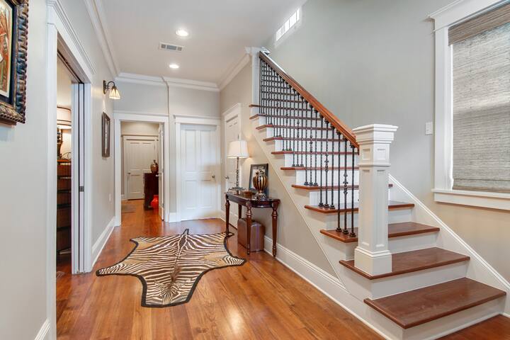 BEAUTIFUL MID CITY HOME, 1 BLOCK TO STREET CAR gallery image 3