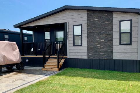 The Grace @ Sherkston | Luxe 3-Bed w/ Golf Cart
