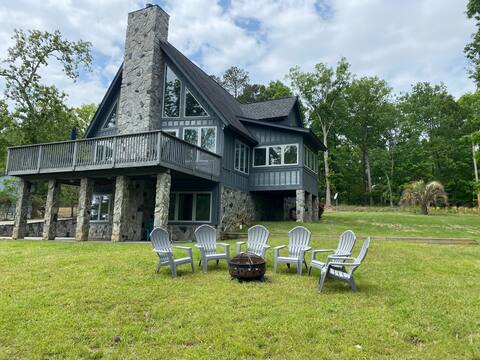 5 Bedroom Chalet right on Lake Murray